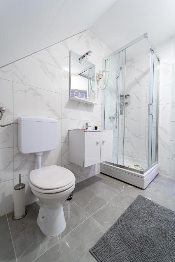 Rooms & Apartment Milan Saborsko Exterior foto